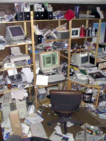 [messy_desk_contest_winner[14].jpg]